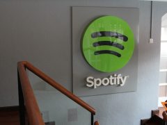 Spotify : la plateforme visée par une plainte à 1,6 milliards de dollars Spotify : la plateforme visée par une plainte à 1,6 milliards de dollars